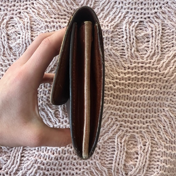 Louis Vuitton Wallet - Picture 8 of 9